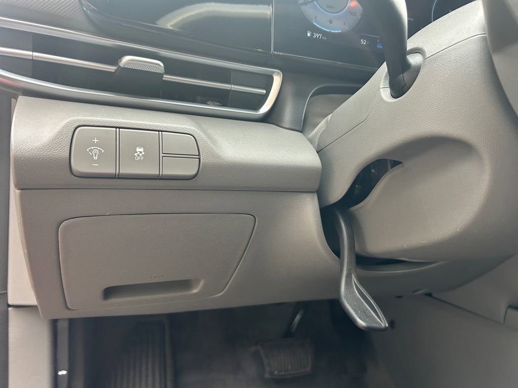 Used 2024 Hyundai Elantra SEL image 21