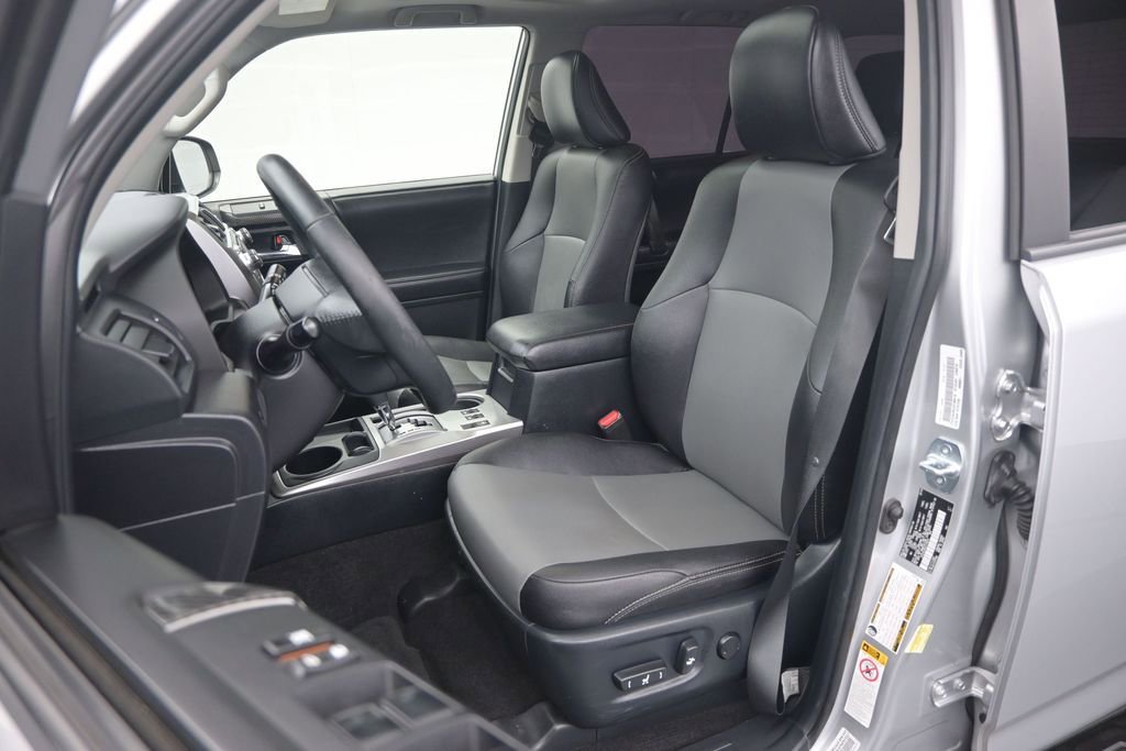 Used 2018 Toyota 4Runner SR5 Premium RWD image 16