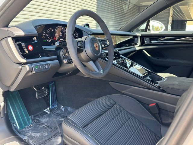 New 2026 Porsche Panamera 4 image 4