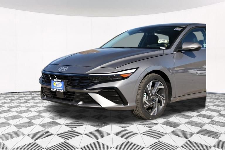 Used 2025 Hyundai Elantra Limited FWD image 34