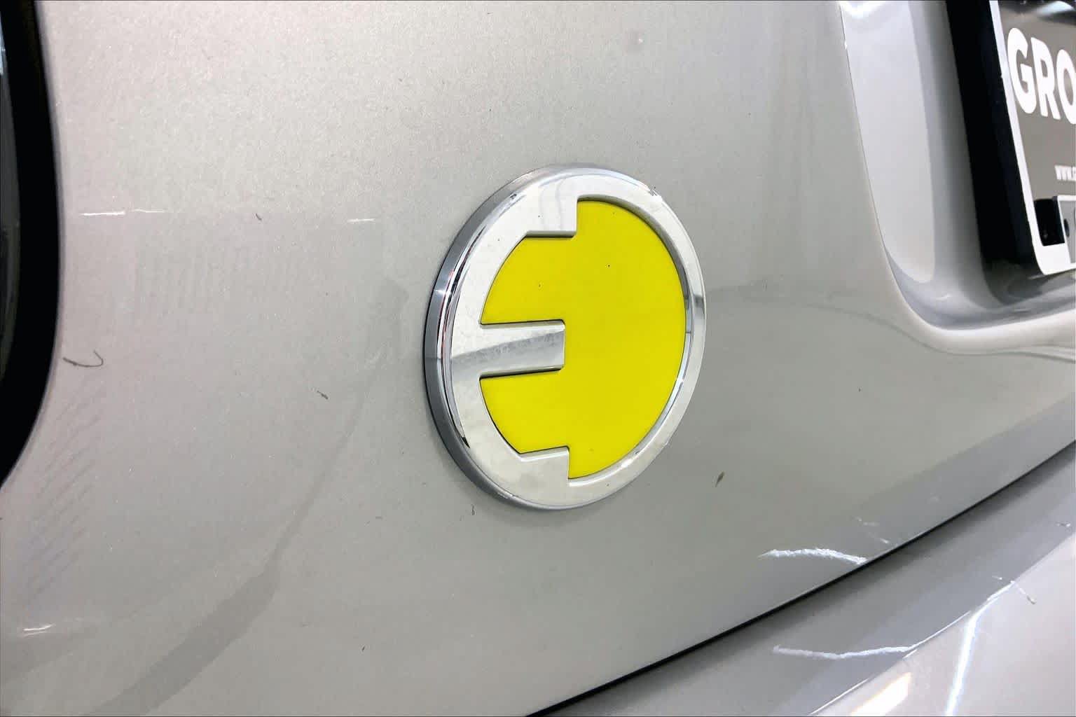 Used 2024 MINI Cooper SE w/ Signature Upholstery Package FWD image 9