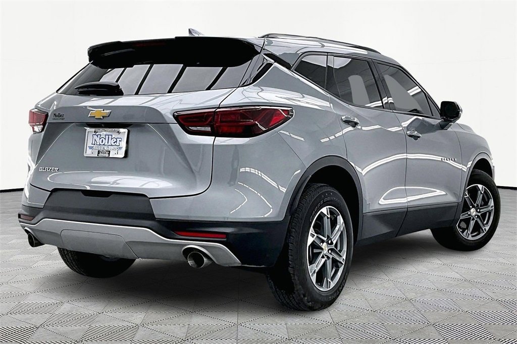 Used 2023 Chevrolet Blazer LT w/ Convenience Package image 2
