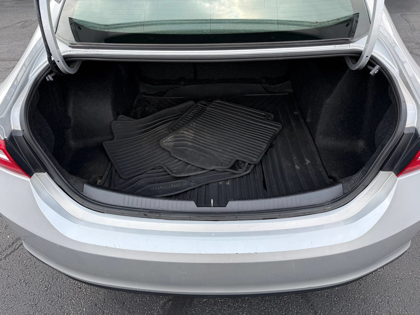 Used 2017 Chevrolet Malibu LT FWD image 35
