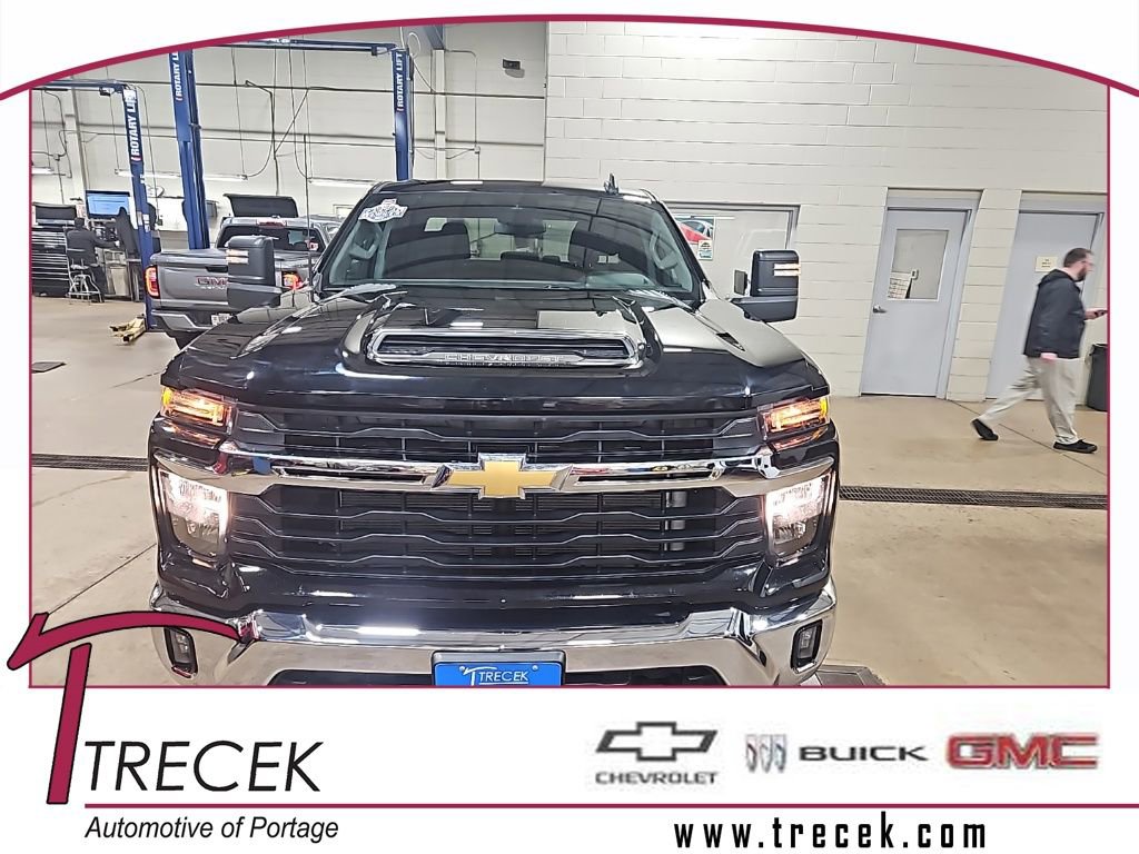 Used 2024 Chevrolet Silverado 2500 LT image 1