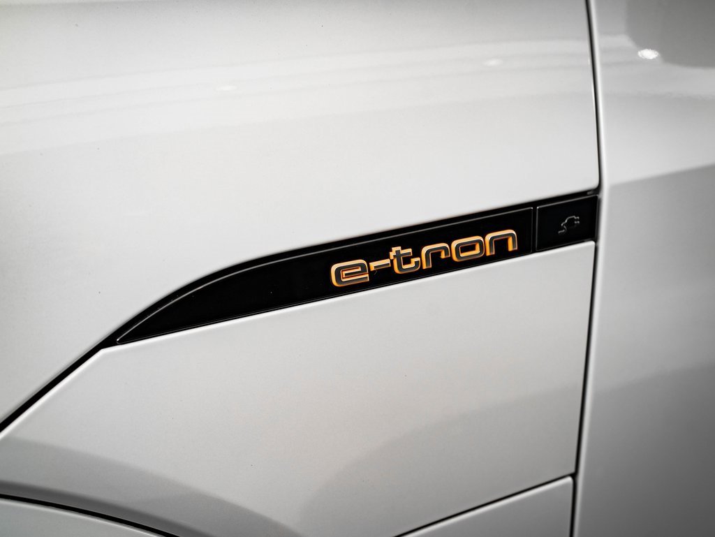 Used 2021 Audi e-tron Prestige w/ Prestige Package image 9