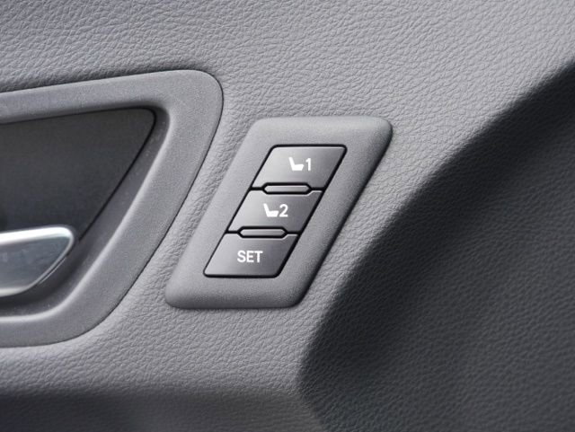Certified 2025 Toyota Sienna Platinum image 50