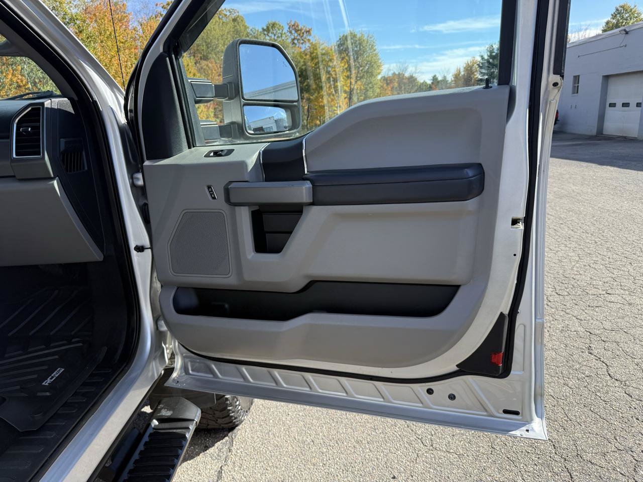 Used 2017 Ford F250 XLT w/ XLT Value Package AWD/4WD image 17