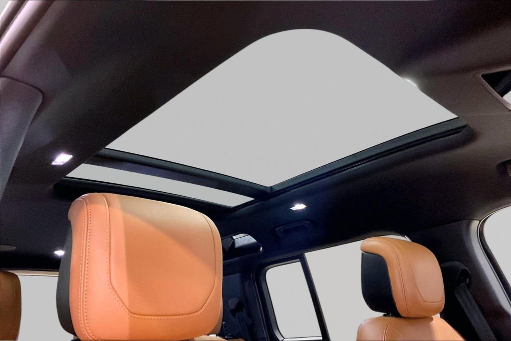 Used 2024 Land Rover Defender 110 Carpathian Edition AWD/4WD image 27