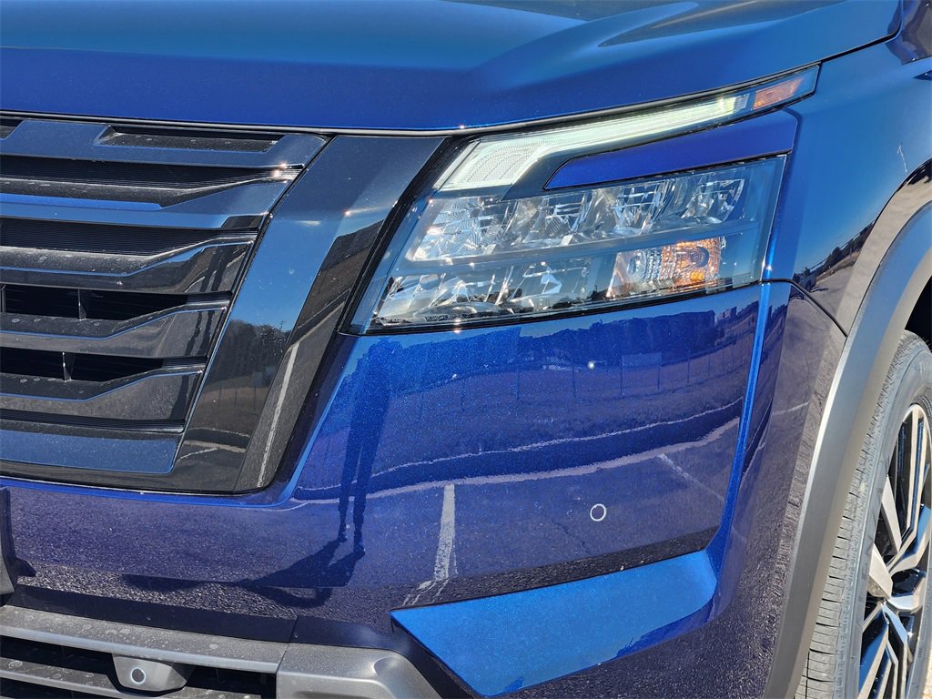 New 2025 Nissan Pathfinder Platinum image 5