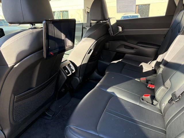 Used 2025 Kia Sorento S image 17