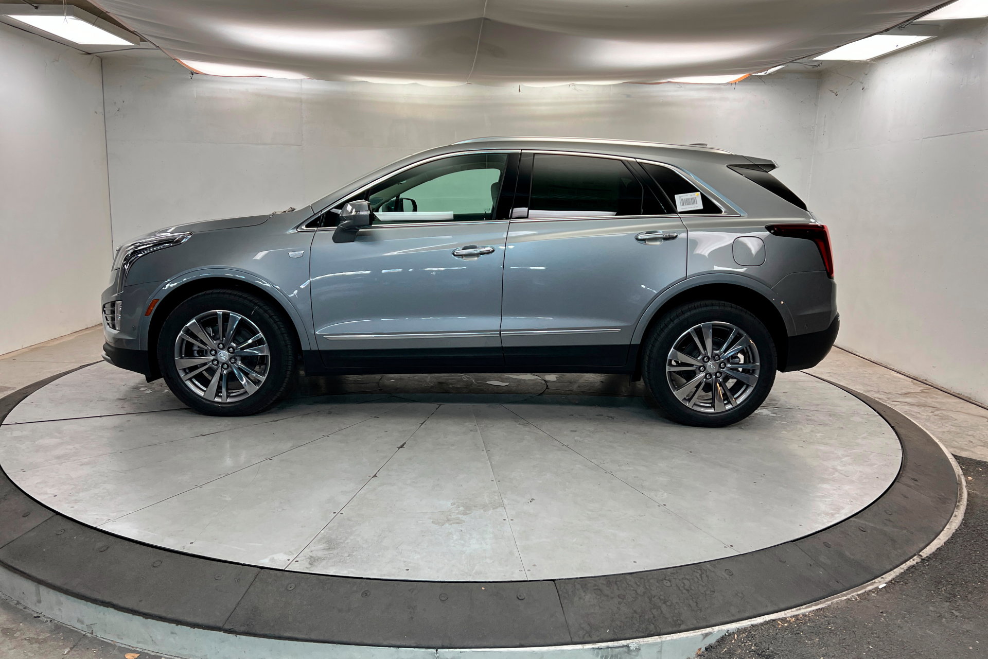 New 2026 Cadillac XT5 Premium Luxury w/ Driver Assist Package image 2