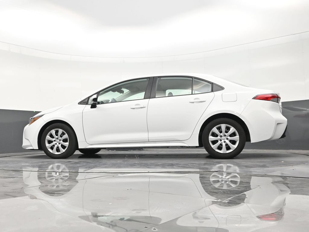 Used 2025 Toyota Corolla LE FWD image 21