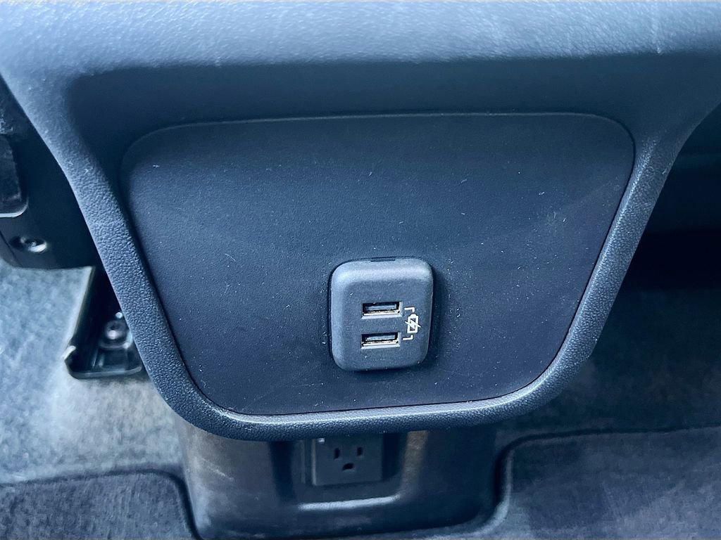 Used 2024 GMC Terrain SLT image 25