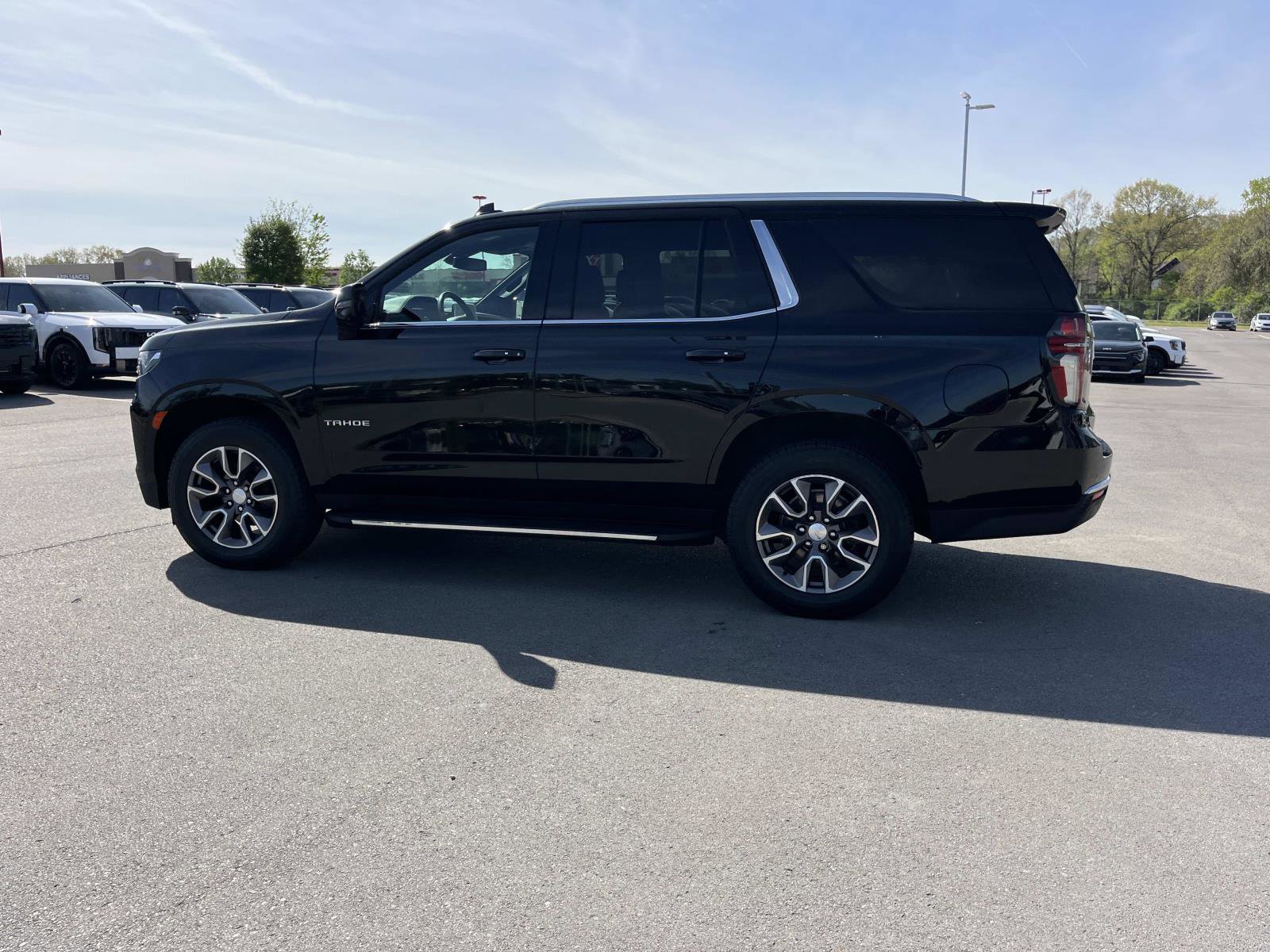 Used 2022 Chevrolet Tahoe LT w/ Luxury Package AWD/4WD image 8