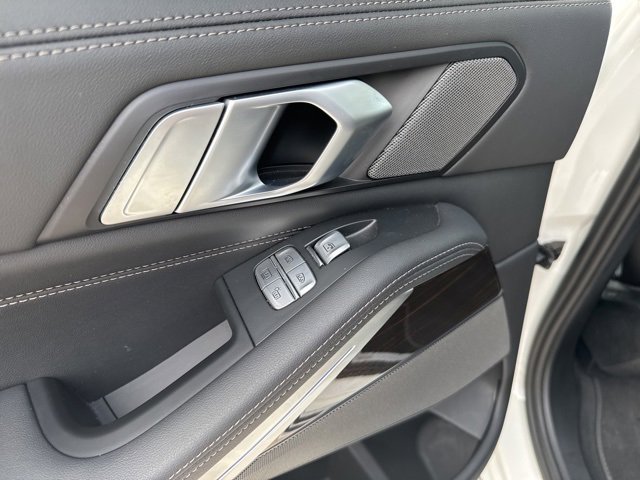 Used 2024 BMW X7 xDrive40i image 64