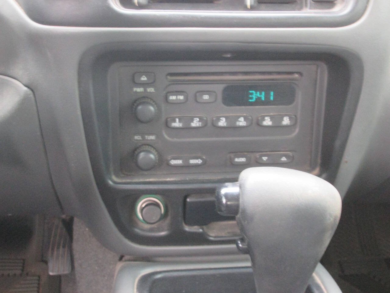 Used 2003 Chevrolet Tracker 4WD w/ Preferred Equipment Group image 23