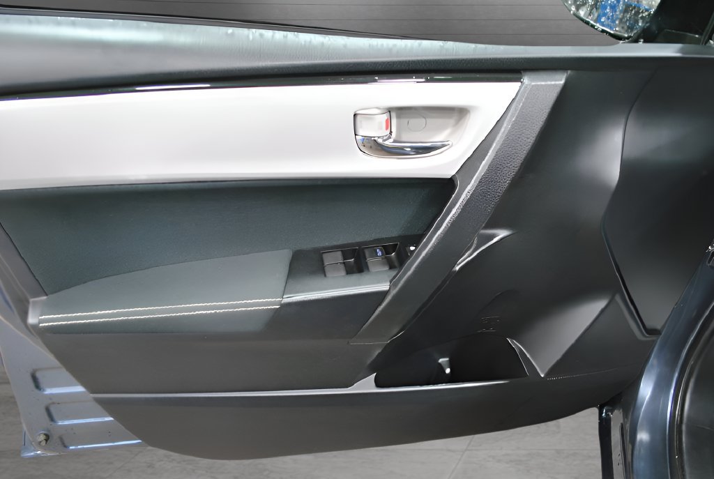 Used 2017 Toyota Corolla LE FWD image 22