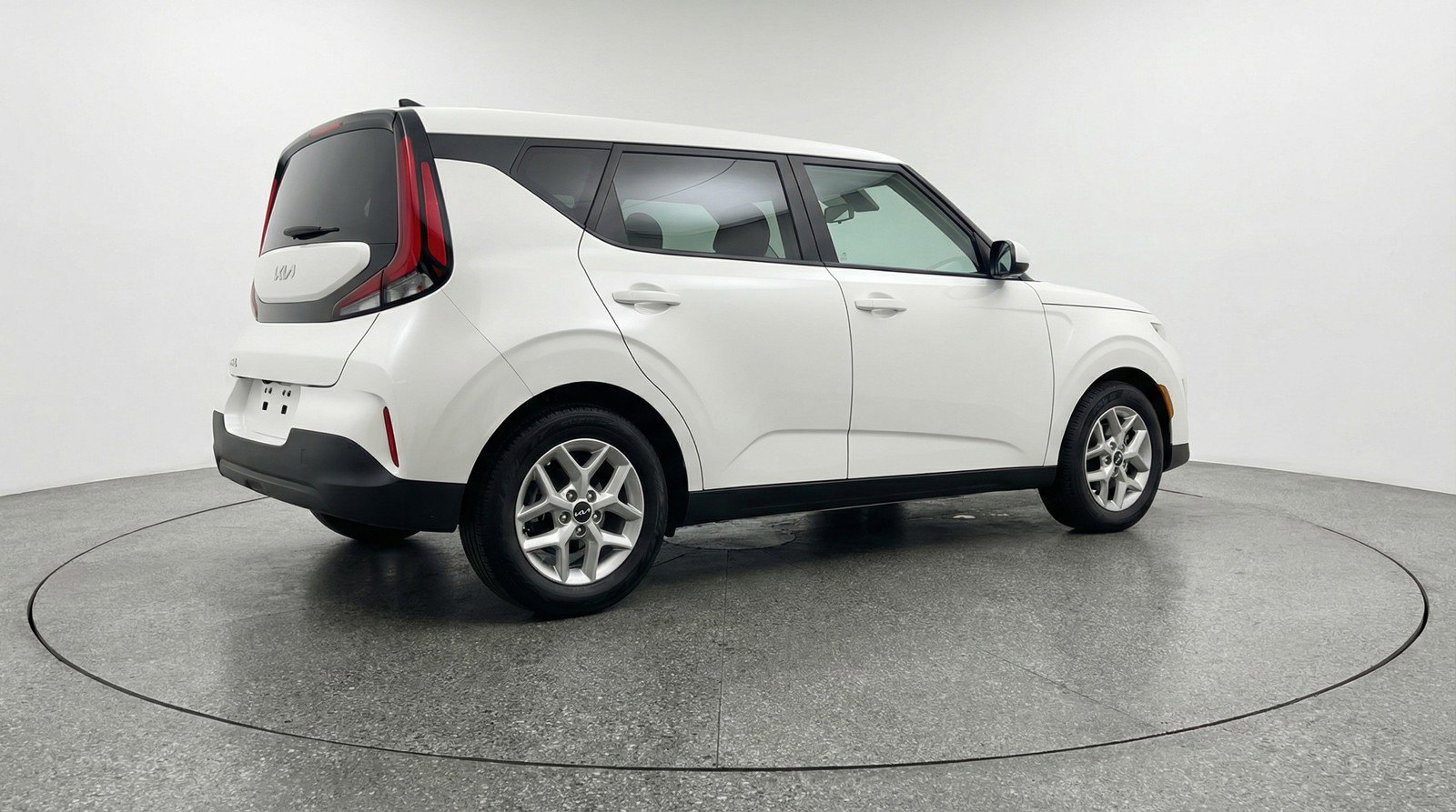 Used 2025 Kia Soul LX w/ LX Technology Package FWD image 9