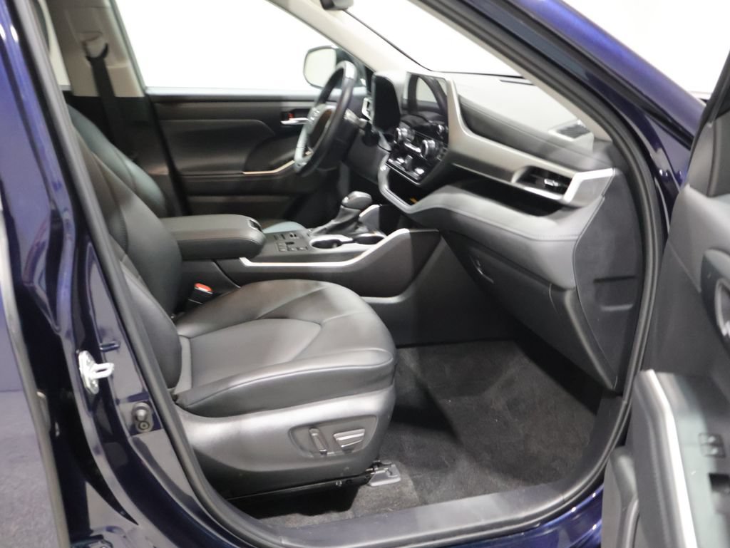 Certified 2024 Toyota Highlander XLE AWD/4WD image 21