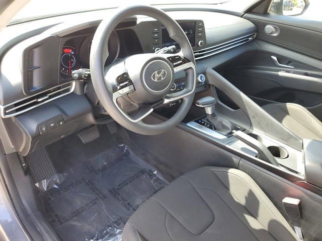Certified 2022 Hyundai Elantra SEL w/ Winter Weather Package image 16