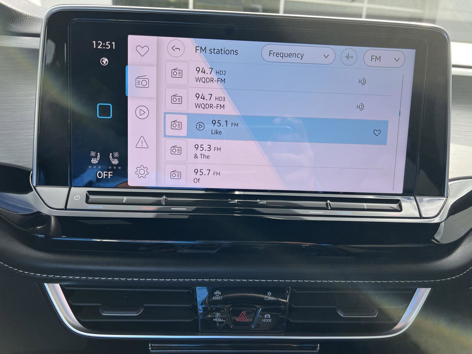 Used 2024 Volkswagen Atlas Cross Sport SE image 29