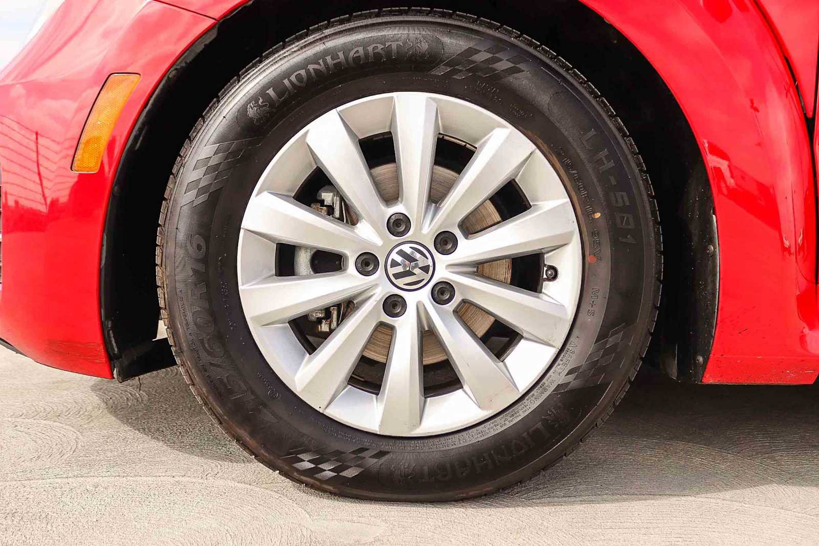 Used 2017 Volkswagen Beetle 1.8T S FWD image 20