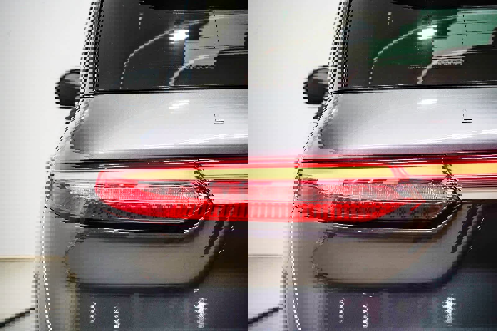 Used 2023 Lincoln Corsair Reserve image 9