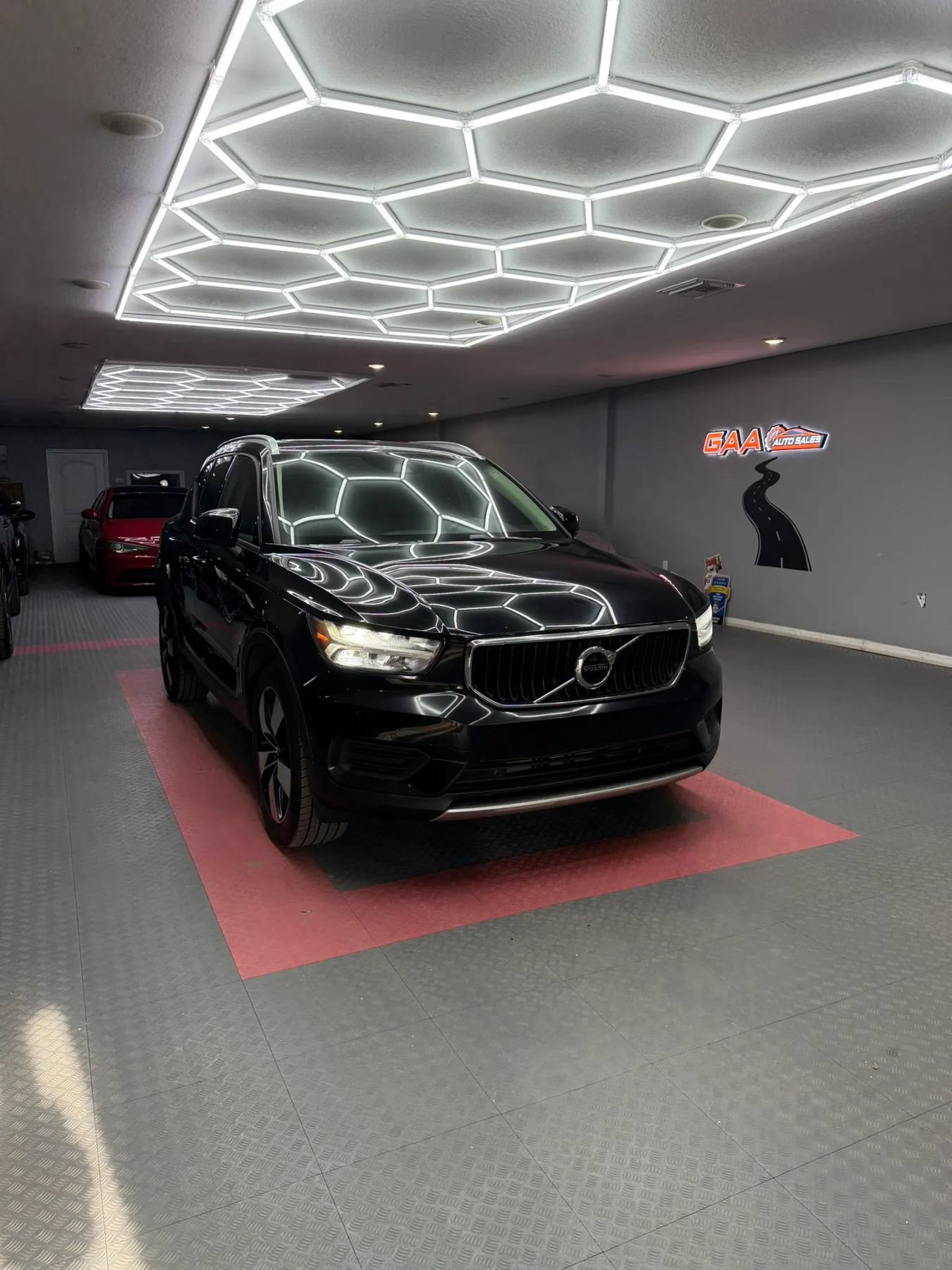 Used 2019 Volvo XC40 T5 Momentum AWD/4WD image 1