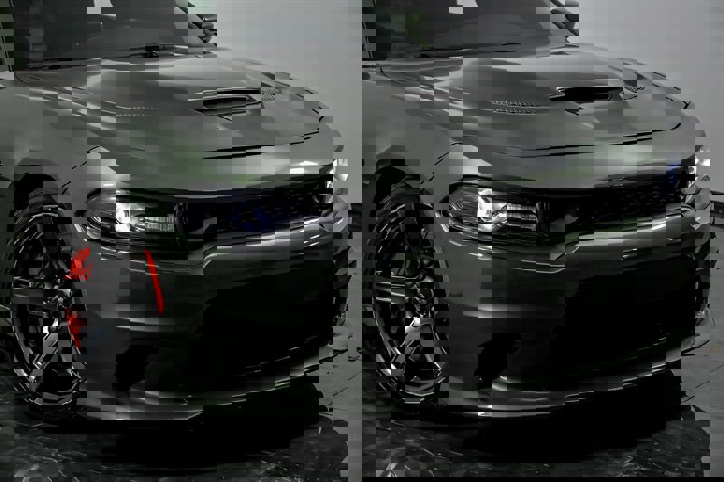 Used 2018 Dodge Charger SRT Hellcat w/ Harman/Kardon Audio Group image 2