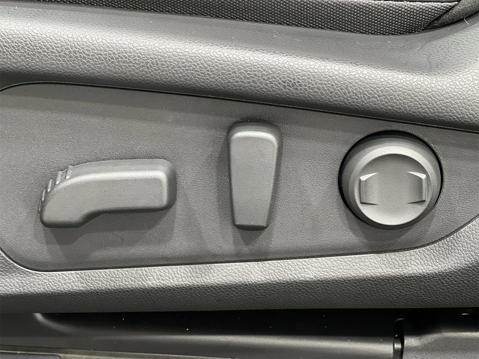 Certified 2025 Subaru Crosstrek 2.5i Limited w/ Crosstrek Mirror Package image 12