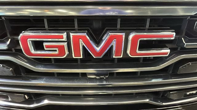 Used 2024 GMC Sierra 1500 AT4 w/ Technology Package AWD/4WD image 8
