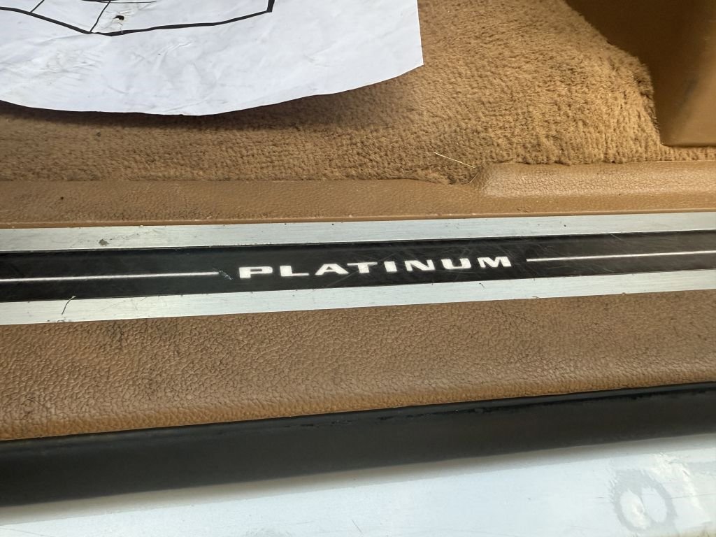 Used 2016 Cadillac Escalade ESV Platinum image 32