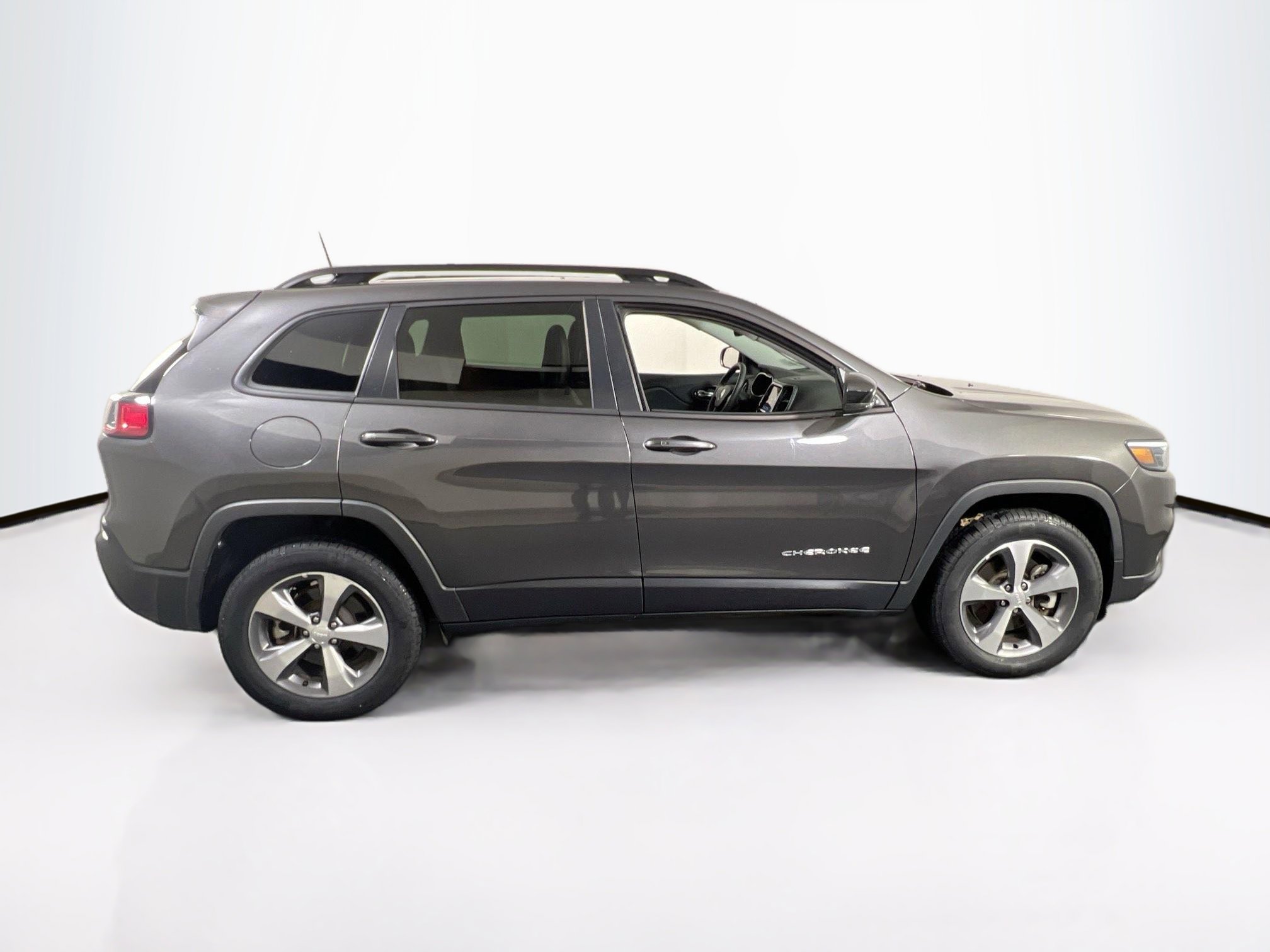 Used 2022 Jeep Cherokee Limited image 4