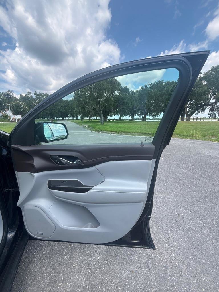 Used 2019 GMC Acadia SLT FWD image 17