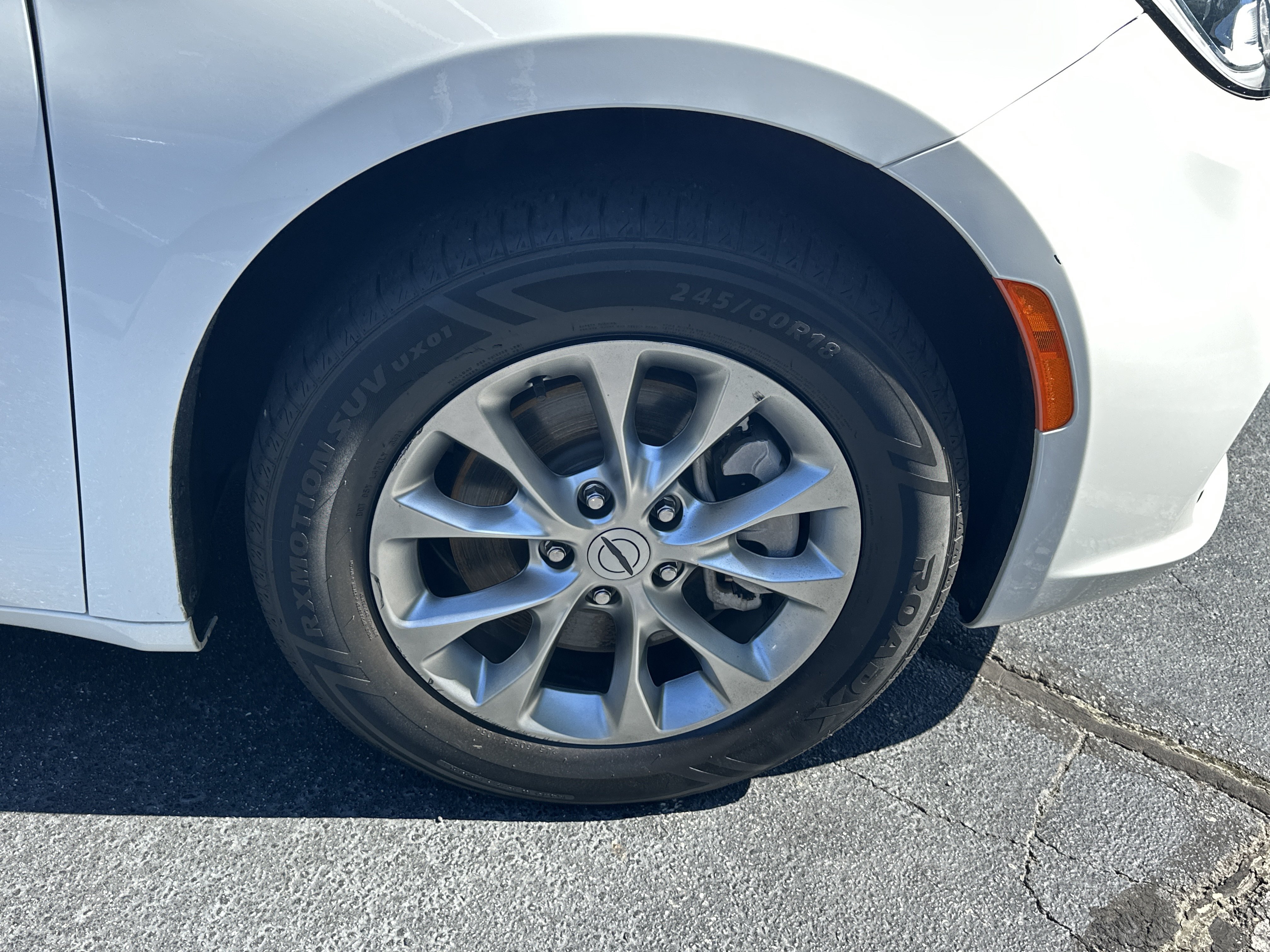 Used 2023 Chrysler Pacifica Touring-L AWD/4WD image 14