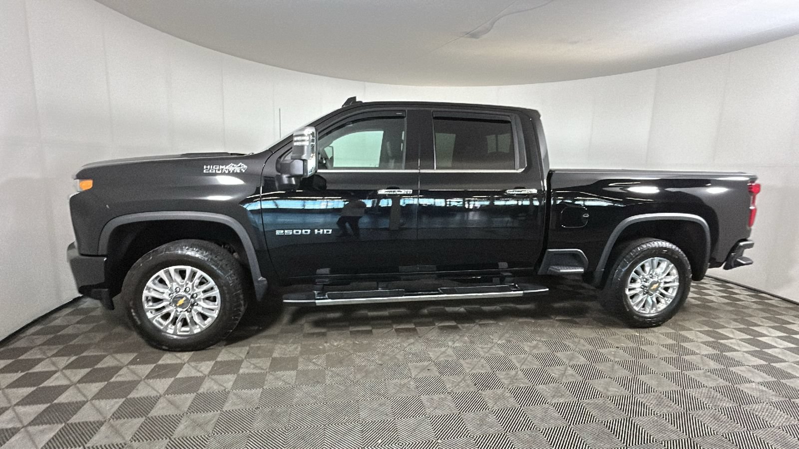 Used 2023 Chevrolet Silverado 2500 High Country w/ Z71 Off-Road Package AWD/4WD image 7