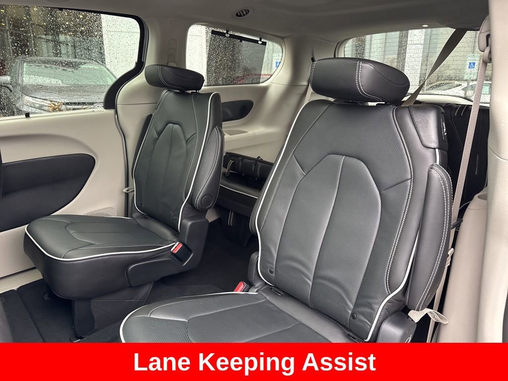 Used 2024 Chrysler Pacifica Limited image 17