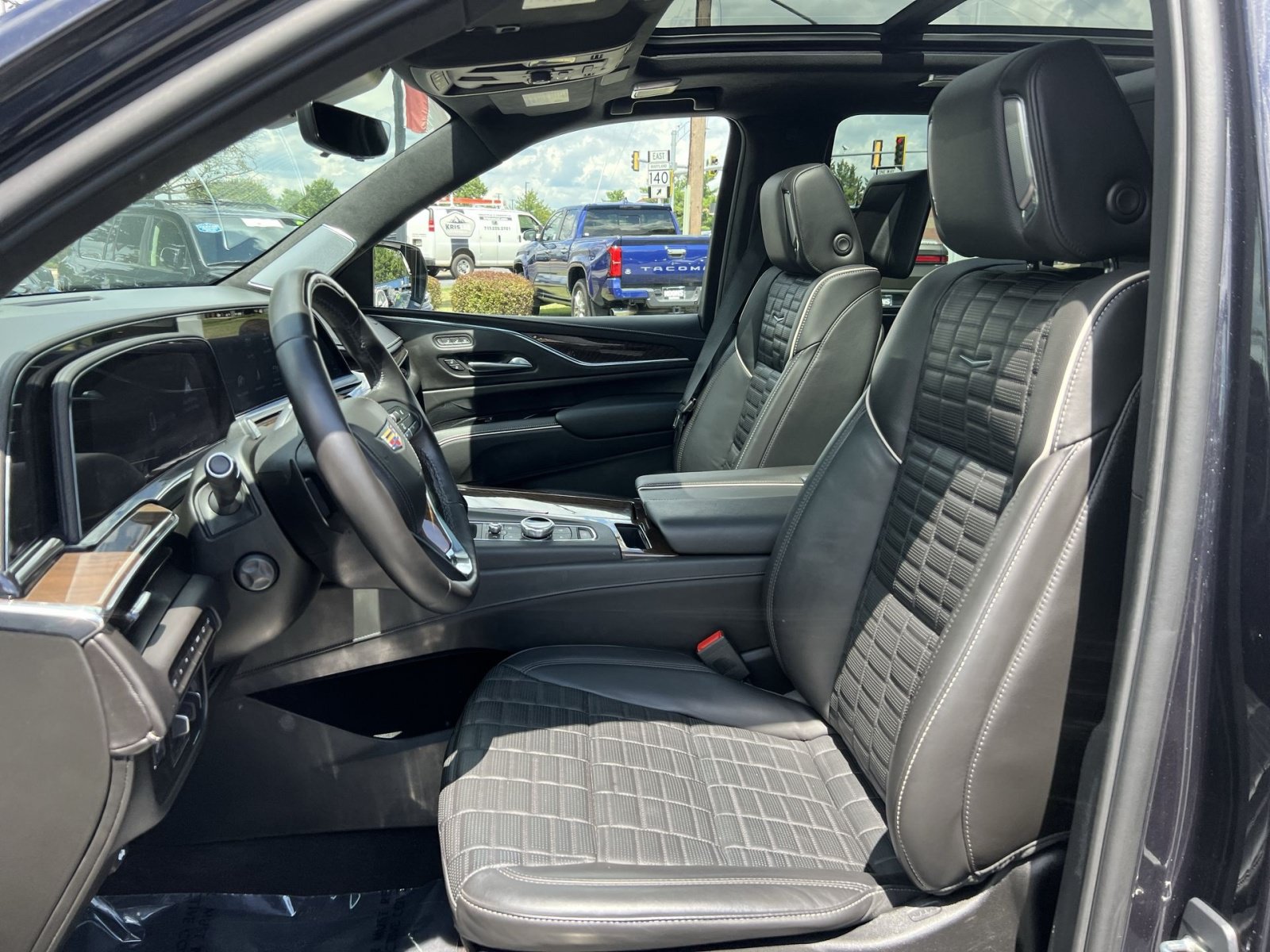 Used 2023 Cadillac Escalade Sport Platinum w/ Heavy-Duty Trailer Package AWD/4WD image 13