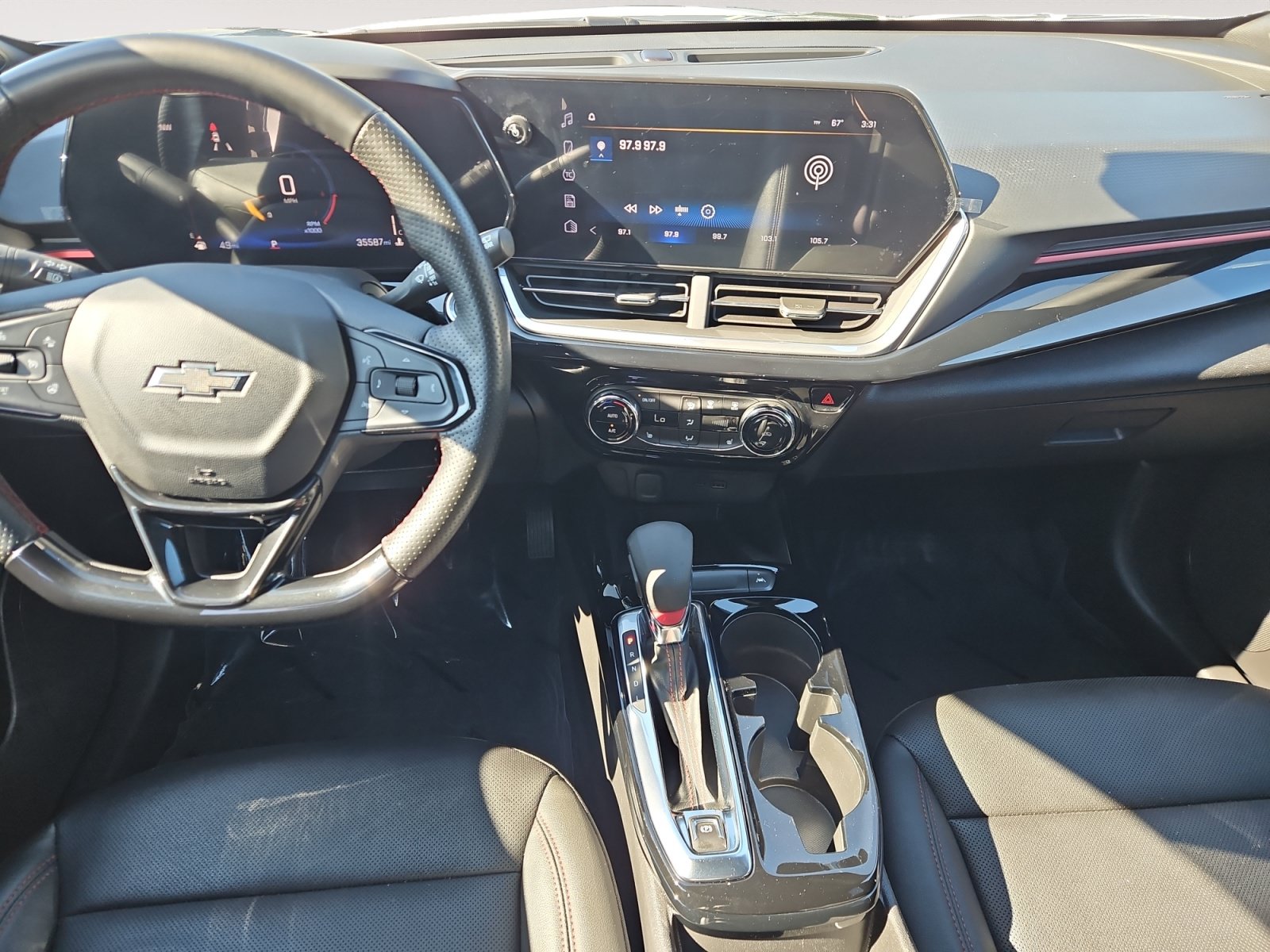 Used 2025 Chevrolet Trax RS w/ Sunroof Package FWD image 11
