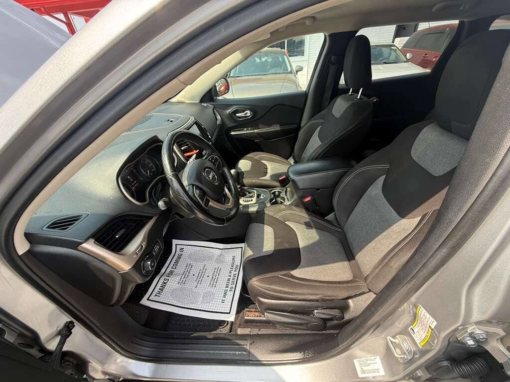 Used 2014 Jeep Cherokee Latitude w/ Cold Weather Group image 18