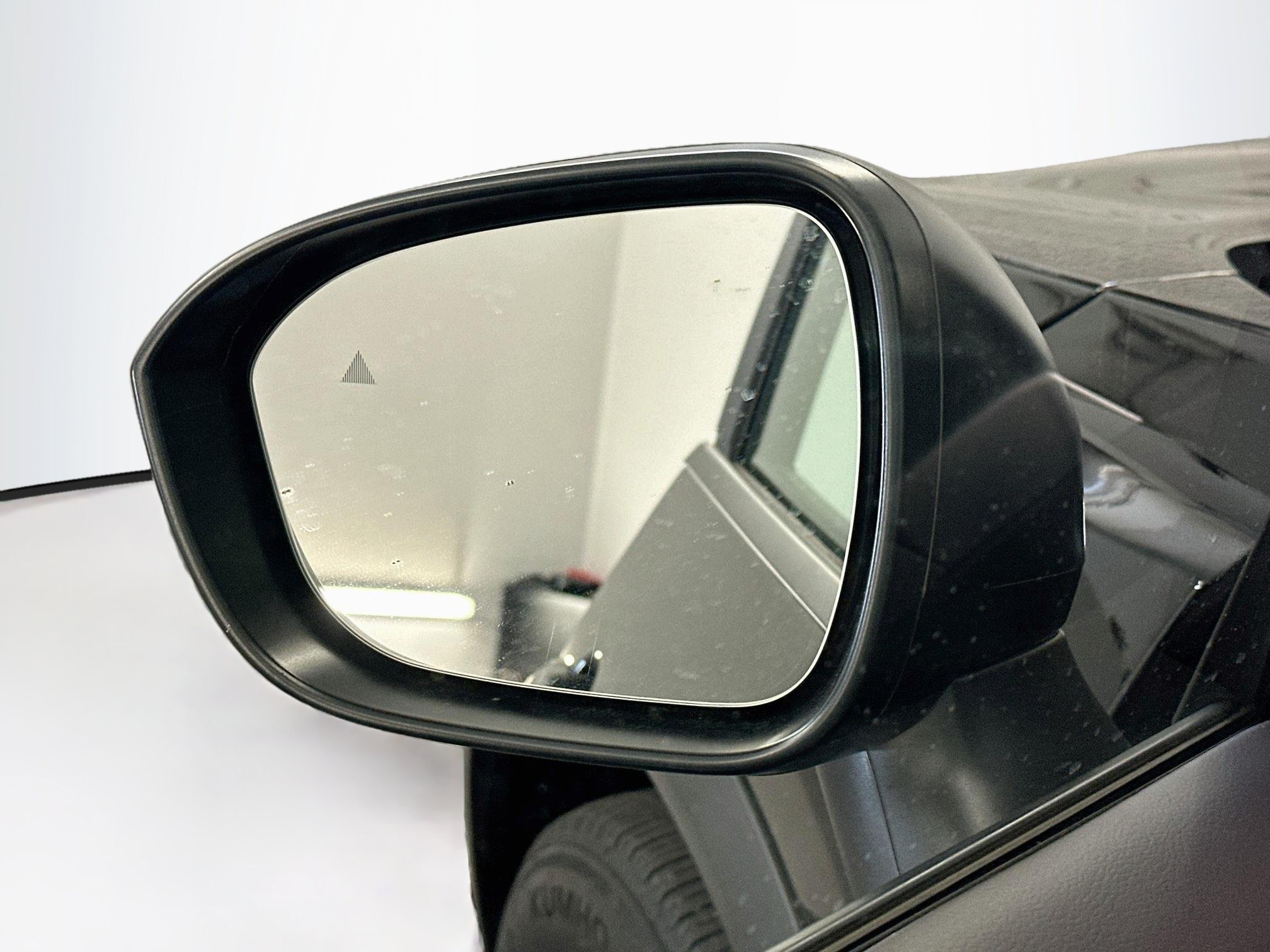 Used 2024 Nissan Rogue S AWD/4WD image 16