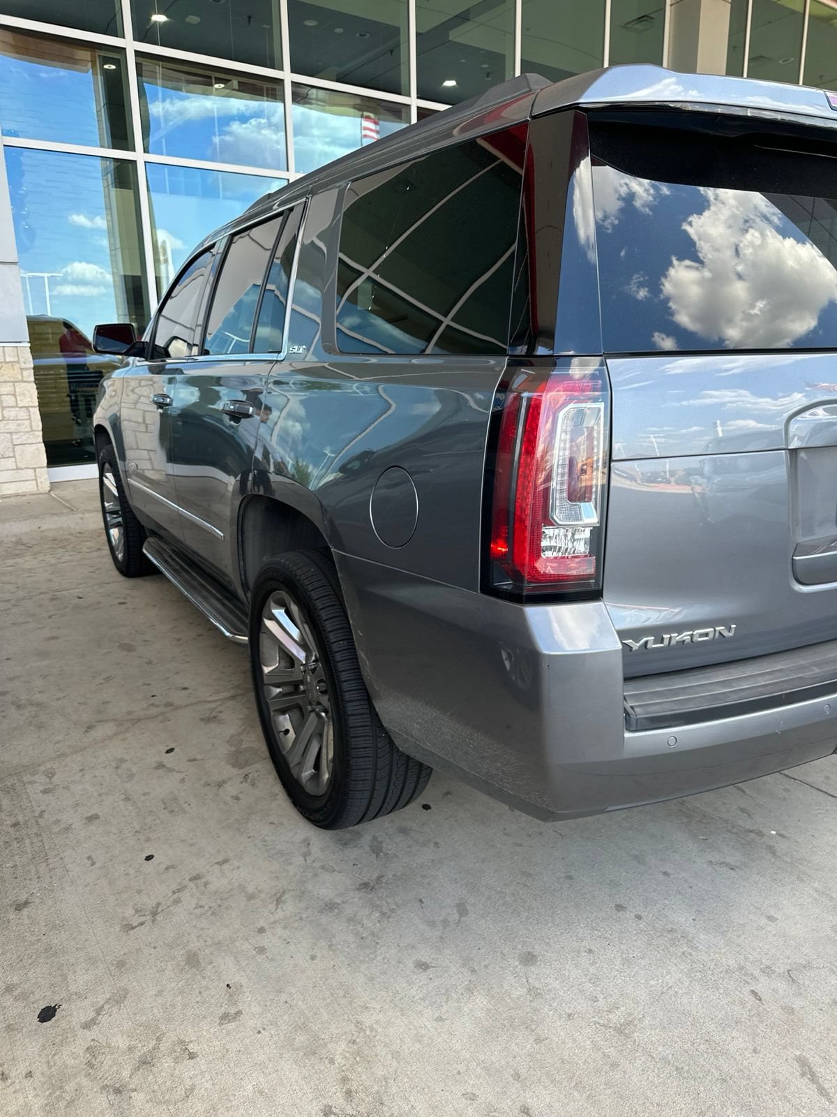 Used 2018 GMC Yukon SLT w/ Premium Edition RWD image 11