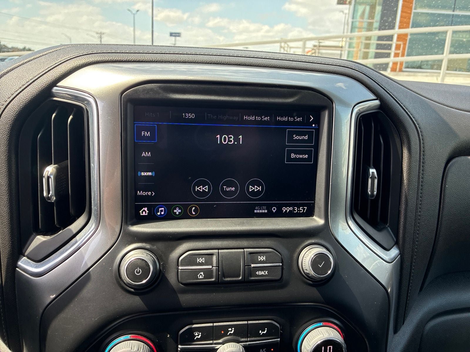 Used 2022 Chevrolet Silverado 1500 LT w/ Z71 Off-Road Package AWD/4WD image 22