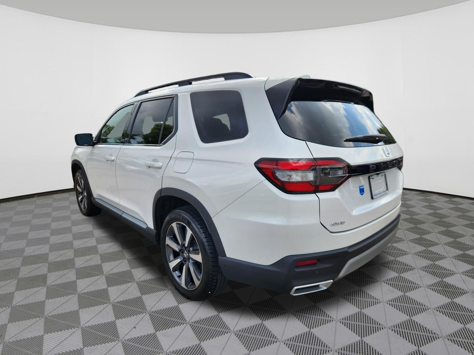 Certified 2023 Honda Pilot Touring image 3