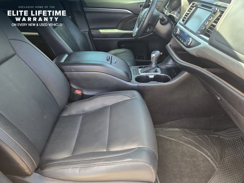 Used 2017 Toyota Highlander Limited Platinum AWD/4WD image 13