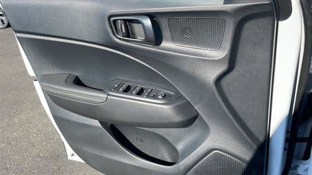 Used 2025 Hyundai Venue Limited FWD image 21