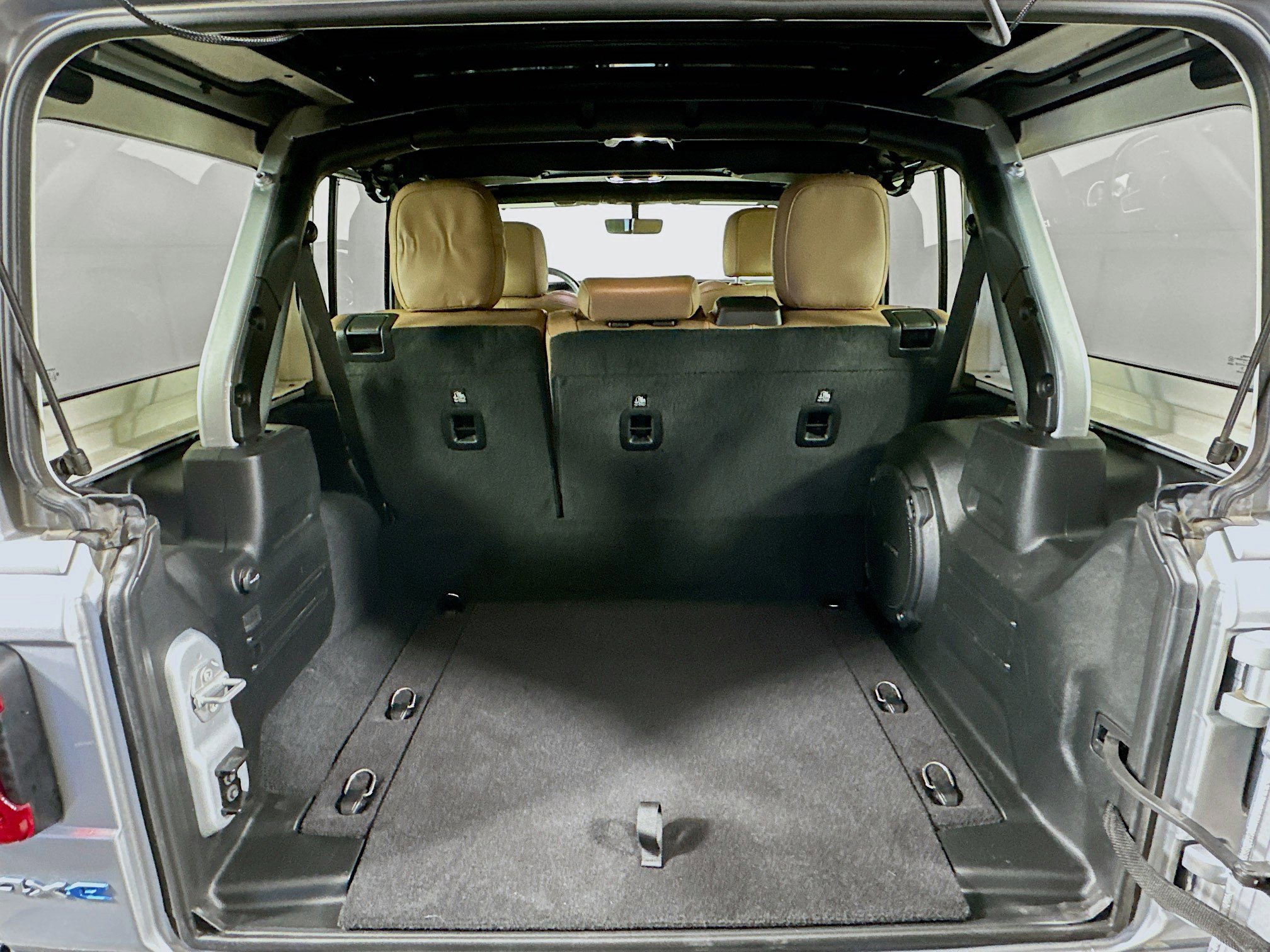 Used 2023 Jeep Wrangler Sahara w/ Cold Weather Group AWD/4WD image 27