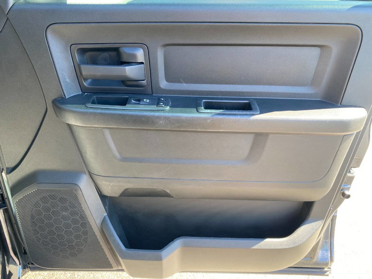 Used 2018 RAM 1500 Tradesman w/ Chrome Appearance Group image 30