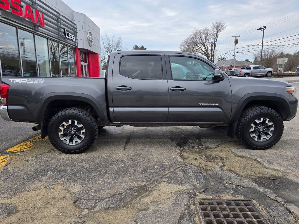 Used 2017 Toyota Tacoma TRD Off-Road w/ Tow Package (A/T) AWD/4WD image 2
