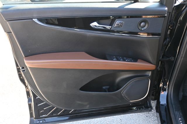 Used 2023 Lincoln Nautilus Reserve w/ Equipment Group 201A image 10